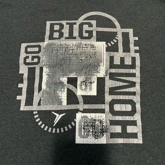 T-Shirt - Picture 2 of 4